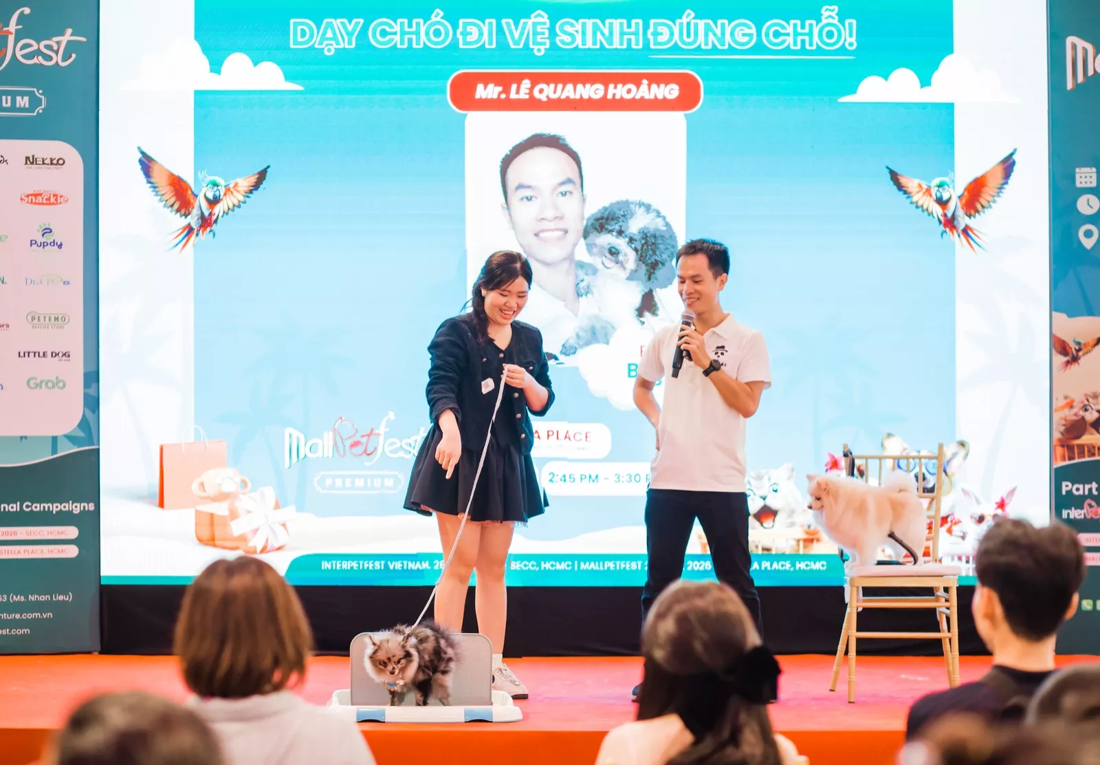 Hoàng BossDog hướng dẫn dạy chó đi vệ sinh đúng chỗ trên sân khấu InterPetFest